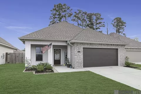 9715 Magical Ln, Denham Springs, LA 70726