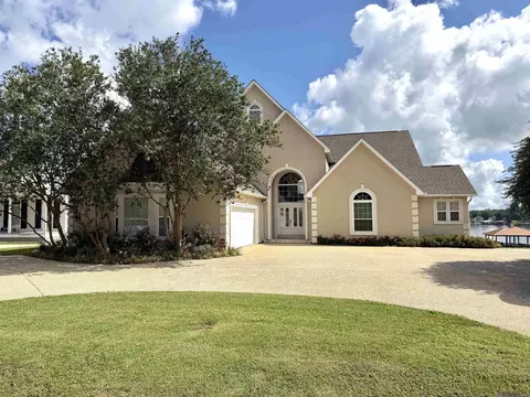 7512 False River Rd, Oscar, LA 70762