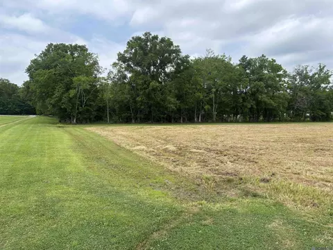 9394 Reine Road, Saint Amant, LA 70774