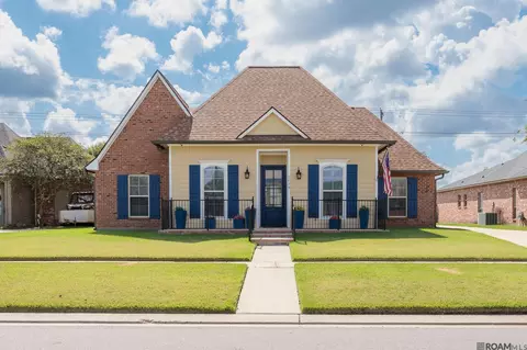 2034 Pointe South Dr, Zachary, LA 70791