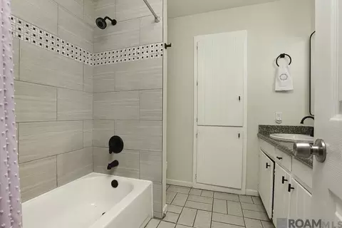 Bath - 29901 Magnolia Dr, Walker, LA 70785 photo 6 of 6