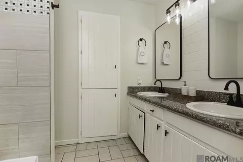 Bath - 29901 Magnolia Dr, Walker, LA 70785 photo 5 of 6