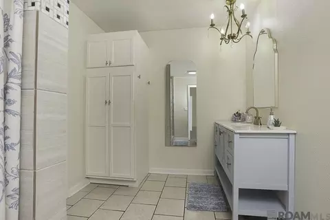Bath - 29901 Magnolia Dr, Walker, LA 70785 photo 2 of 6