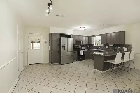 Kitchen - 29901 Magnolia Dr, Walker, LA 70785 photo 2 of 2