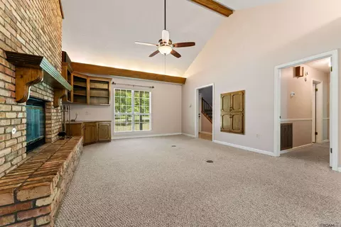 Living - 15035 Crystal Dr, Pride, LA 70770 photo 3 of 3
