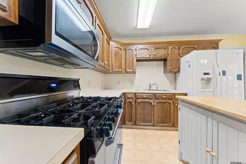 Kitchen - 15035 Crystal Dr, Pride, LA 70770 photo 2 of 2