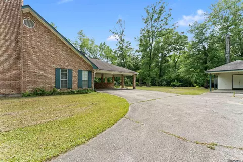 Exterior - 15035 Crystal Dr, Pride, LA 70770 photo 2 of 6