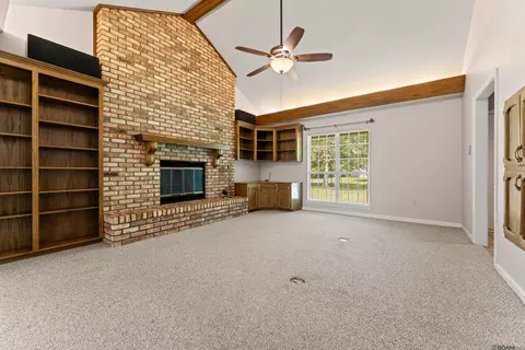 Living - 15035 Crystal Dr, Pride, LA 70770 photo 2 of 3