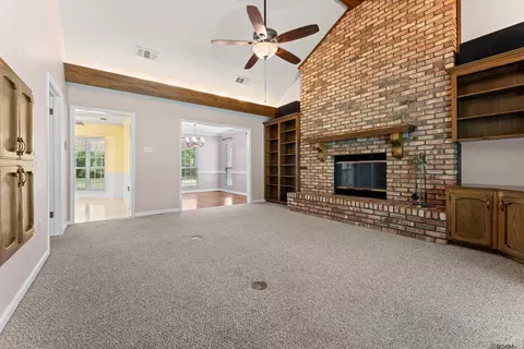 Living - 15035 Crystal Dr, Pride, LA 70770 photo 1 of 3