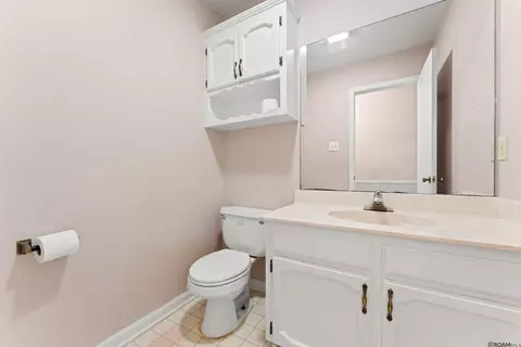 Bath - 15035 Crystal Dr, Pride, LA 70770 photo 1 of 3