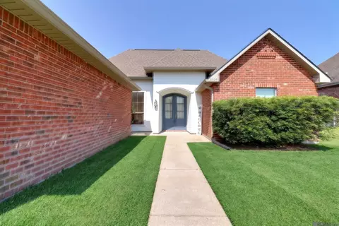 Exterior - 31025 Lake Spring Dr, Walker, LA 70785 photo 2 of 5