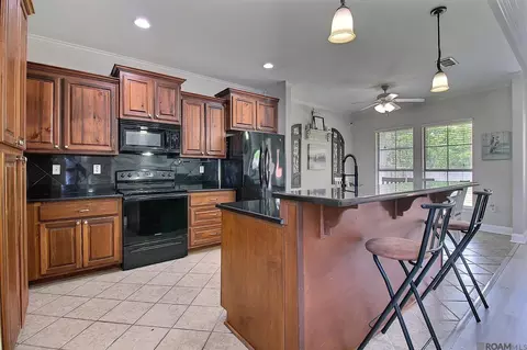 Kitchen - 31025 Lake Spring Dr, Walker, LA 70785 photo 3 of 7