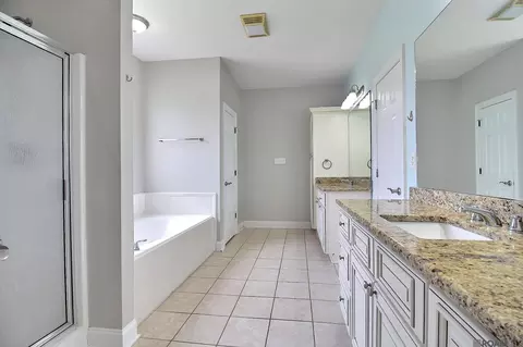 Bath - 31025 Lake Spring Dr, Walker, LA 70785 photo 2 of 4