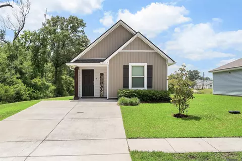 1213 E Saint Charles St, Gonzales, LA 70737