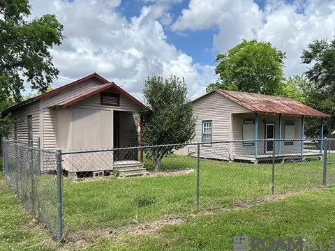 113 St Louis St, Loreauville, LA 70552