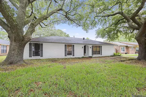 1054 Barkley Dr, Baton Rouge, LA 70810