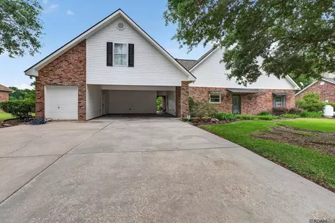 13776 Bayou Terrace Dr, Saint Amant, LA 70774