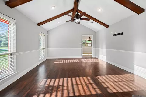 Living - 1437 Mchugh Rd, Baker, LA 70714 photo 2 of 4