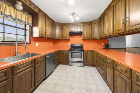 Kitchen - 18875 La Hwy 22, Maurepas, LA 70449 photo 1 of 2