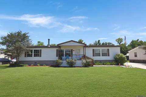 39065 Holly Hill Dr, Gonzales, LA 70737
