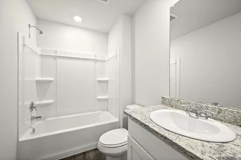 Bath - 12623 Foxglove Ave, Walker, LA 70785 photo 1 of 2