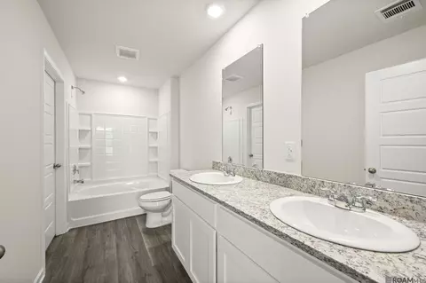 Bath - 12623 Foxglove Ave, Walker, LA 70785 photo 2 of 2