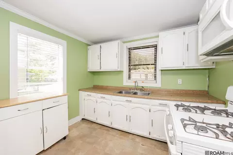 Kitchen - 4111 Main St, Addis, LA 70710 photo 2 of 3