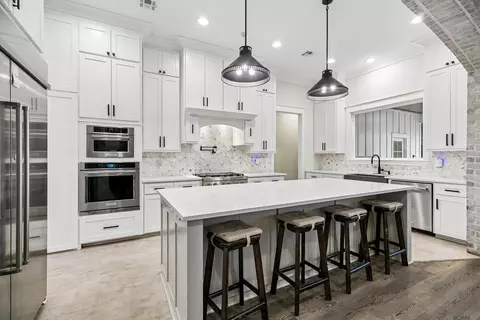 634 W Bayou Dr, Pierre Part, LA 70339