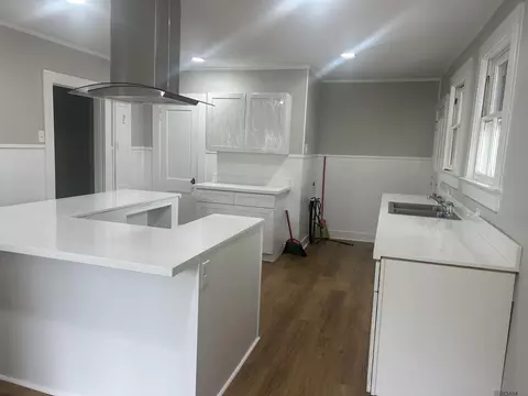 Kitchen - 13332 Plank Rd, Baker, LA 70714 photo 3 of 6