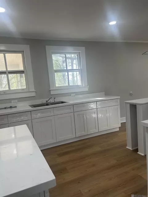 Kitchen - 13332 Plank Rd, Baker, LA 70714 photo 6 of 6