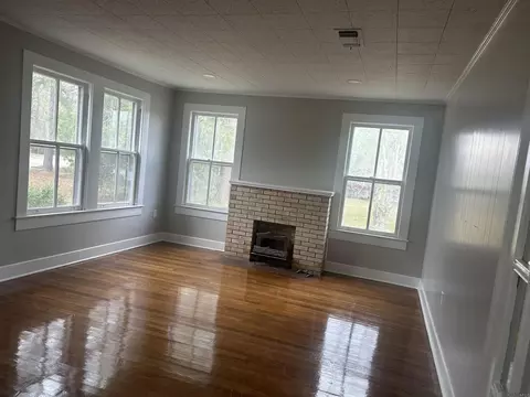 Living - 13332 Plank Rd, Baker, LA 70714 photo 1 of 2