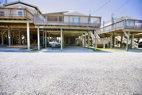 109 Tahiti East Ln, Grand Isle, LA 70358