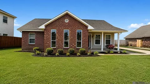 3526 Redbud Dr, Zachary, LA 70791