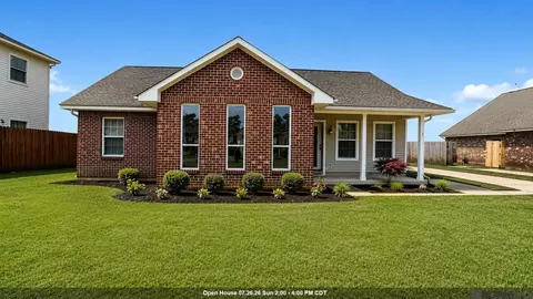 3526 Redbud Dr, Zachary, LA 70791