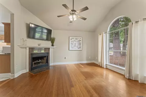 Living - 70433 J St, Covington, LA 70433 photo 3 of 3