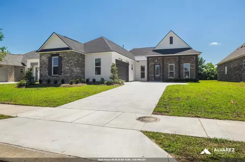 9933 Oak Colony Dr, Baton Rouge, LA 70817