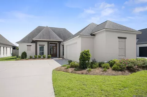 38179 Meadow Rue Dr, Prairieville, LA 70769
