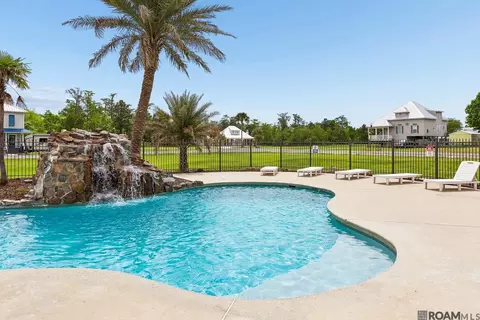 Exterior - 26293 Riverscape Dr, Springfield, LA 70462 photo 4 of 5