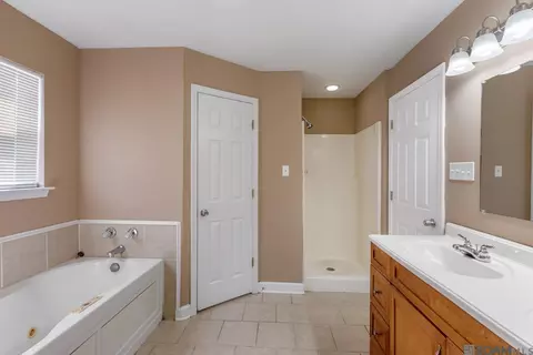 Bath - 26293 Riverscape Dr, Springfield, LA 70462 photo 2 of 3