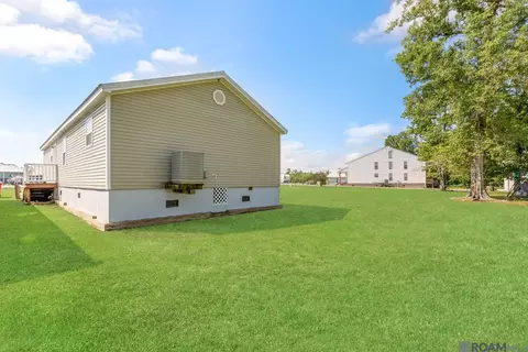 Exterior - 26293 Riverscape Dr, Springfield, LA 70462 photo 2 of 5