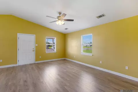 Living - 26293 Riverscape Dr, Springfield, LA 70462 photo 3 of 3