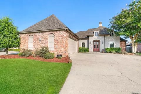 9040 Spring Grove Dr, Baton Rouge, LA 70809