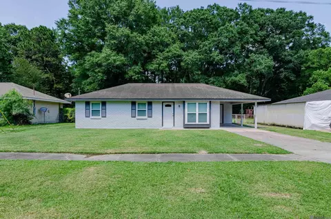 614 Cypress Dr, Baker, LA 70714
