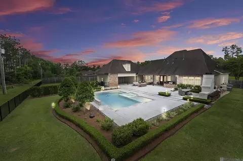 8242 Wildwood Dr, Denham Springs, LA 70706
