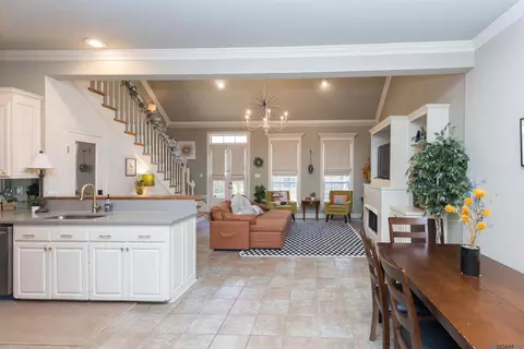 9302 Loblolly Ct, Baton Rouge, LA 70809