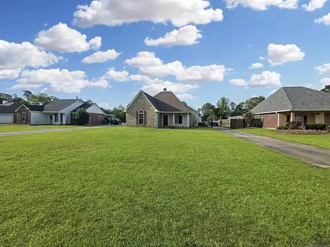Exterior - 13344 David Lee Dr, Walker, LA 70785 photo 2 of 6