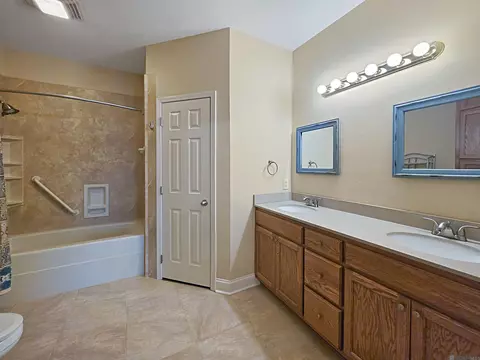 Bath - 13344 David Lee Dr, Walker, LA 70785 photo 1 of 2