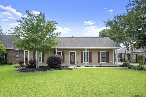 18567 White Oak Dr, Prairieville, LA 70769