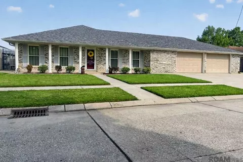 2537 Judy Dr, Meraux, LA 70075