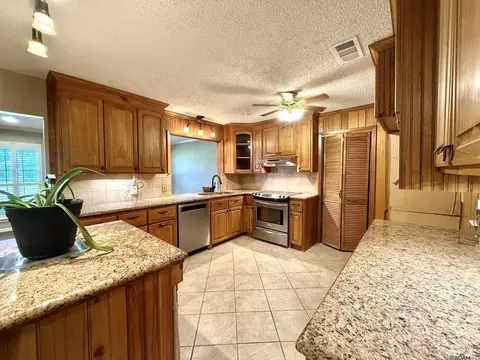 10024 Ridgely Dr, Baton Rouge, LA 70809